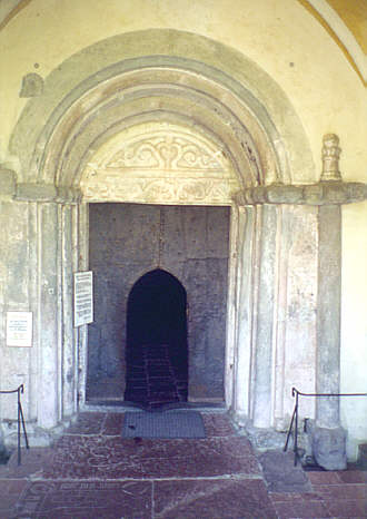 Romanisches Portal der Klosterkirche
