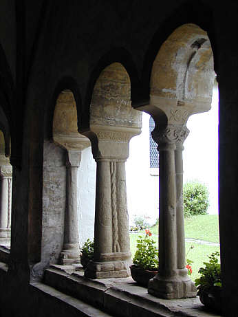 Kreuzgangarkaden des frühen 13. Jahrhunderts