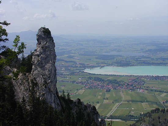 Blick von der Hhe auf Schwangau und den Anfang des Forggensees, im Hintergrund der Hopfensee 