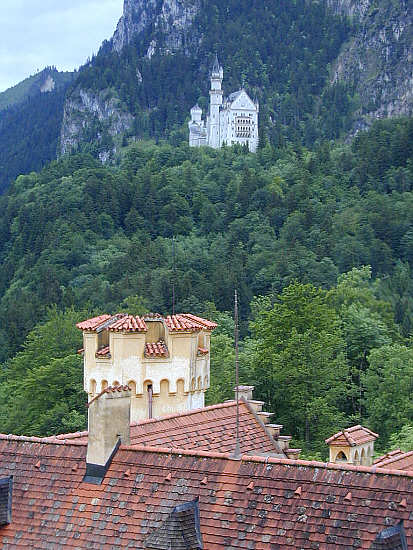 Schloss Neuschwanstein, von Schloss Hohenschwangau aus gesehen 