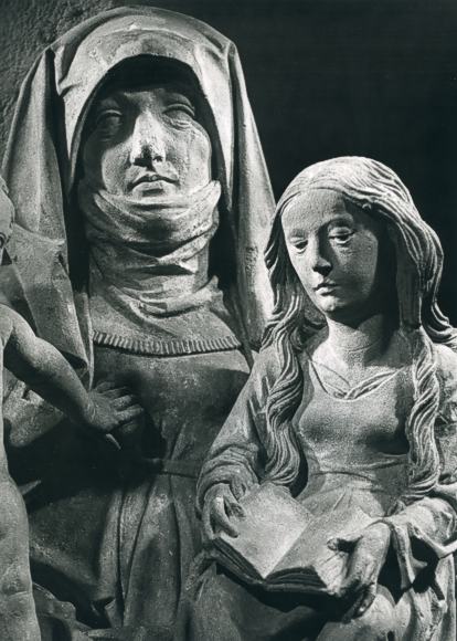Anna Selbdritt, Ausschnitt  (heute im Mainfränkischen Museum Würzburg).  Fotografie von Alfred Ehrhardt, 1954/55