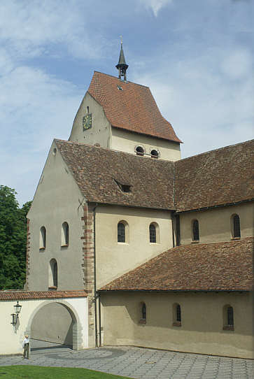 Westquerhaus und Westturm der Klosterkirche