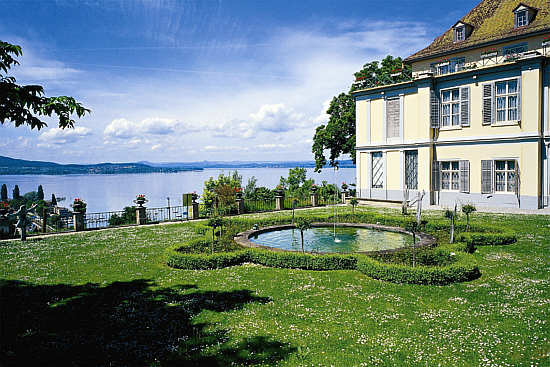 Napoleonmuseum Arenenbeg, Blick in den Garten und auf den Bodensee