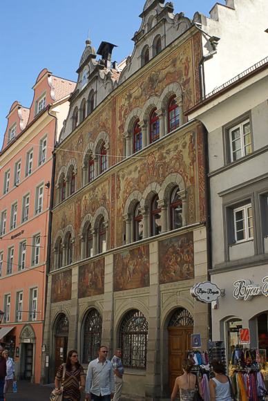 "Kanzlei", die Straßenfront des Rathauses der Stadt