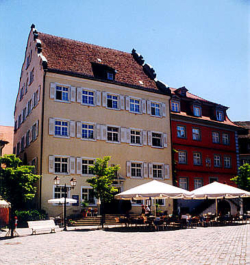 Meersburg, Schlossplatz: Ostseite, gegenüber der Stadtseite des Neuen bischöflichen Palais 