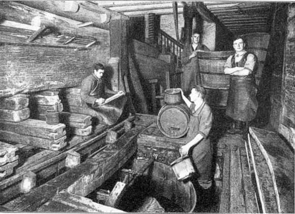 Der alte Torkel aus Überlingen mit drei Männern bei der Arbeit