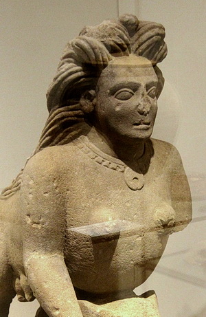 Detailaufnahme einer Sphinx von einem Grabmal