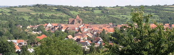Marmoutier mit der Klosterkirche, vom Sindelsberg aus gesehen