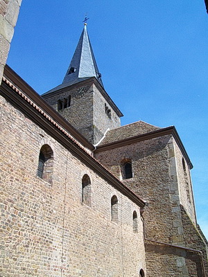 Surbourg: Ehem. Kloster- und Stiftskirche mit Vierungsturm