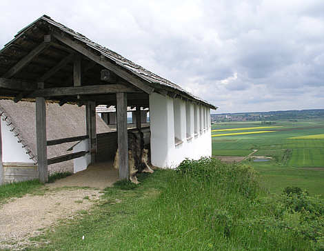 Lehmziegelmauer im Freilichtmuseum Heuneburg