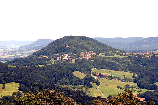 Der Rechberg vom Hohenstaufen aus gesehen. Bild: Wikimedia Commons/Rosenzweig