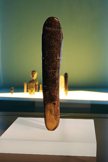 Urgeschichtliches Museum Blaubeuren:  Phallus vom Hohle Fels