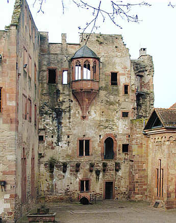 Ansicht des Herrentafelstubenbaus vom Schlosshof aus.
