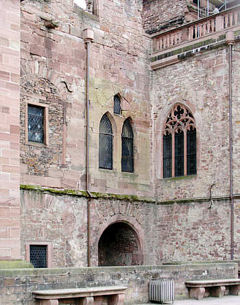 Der Fürstenerker im Königssaal von außen