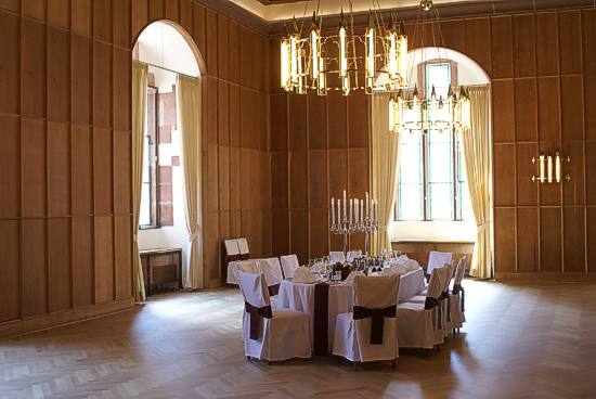 Der grte Saal im Schloss Heidelberg: Knigssaal mit bis zu 552 Sitz- oder 450 Tischpltzen