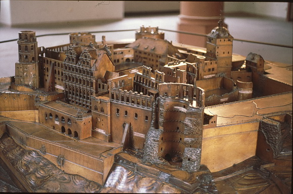 Das Modell des Schlosses im Zustand der Zerstörung
