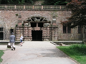 Zugangsportal zur Großen Grotte im Schlossgarten