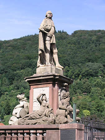 Statue des Kurfürsten Carl Theodor auf der Alten Brücke in Heidelberg