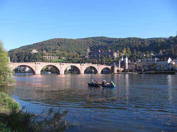 Heidelberg,. Alte Brücke, Ansicht vom gegenüberliegenden Neckarufer