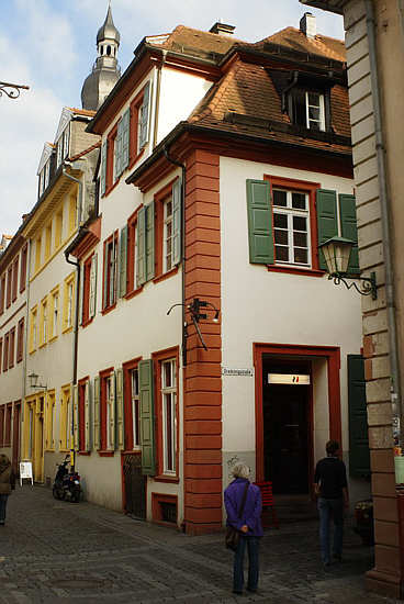 Haus Dreikönigstraße, Ecke Untere Straße, mit einem Zwerchhaus zu jeder Straßenseite