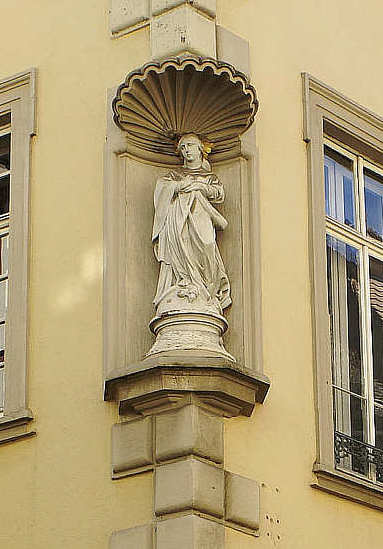 Madonna am Eckhaus zur Augustinergasse