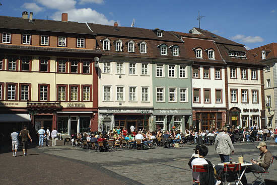 Marktplatz	- Modellhäuser auf der Nordseite