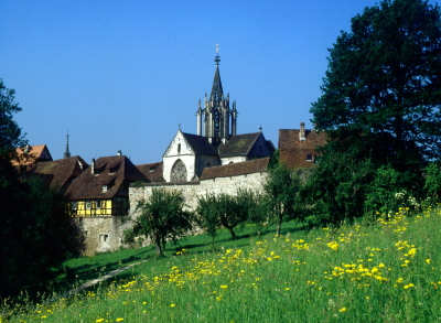Ansicht der Klosterkirche mit dem charakteristischen Dachreiter