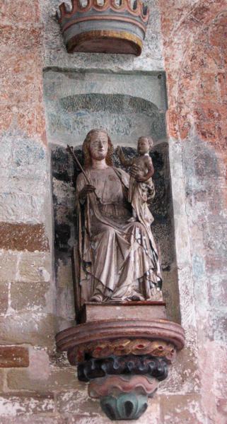 Geschnitzte Muttergottes, Lindenholz, vermutlich zwischen 1307 und 1317 in Köln entstanden