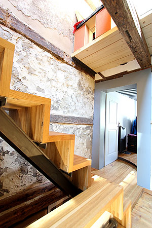 Moderne eingezogene Treppe