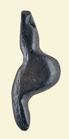 Frauenfigur aus Gagat (fossile Kohle), um 10.000 v. Chr. Petersfels im Hegau. 