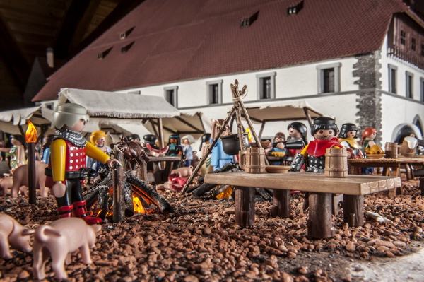 Der Markt war nicht nur ein Ort des Verkaufs sondern auch der Geselligkeit und des Feierns 