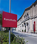 Kunsthalle mit Schild