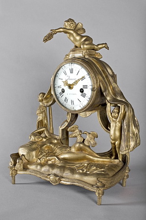 Pendule. Louis oder Jean Amant, Paris, um 1750-60. Messing, Glas, Email, Gold. Reiss-Engelhorn-Museen Mannheim. © rem, Foto: Lina Kaluza