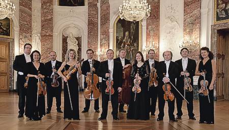 Das Kurpflzishce Kammerorchester - hier nicht im Wasserturm, sondern im Rittersaal des Residenzschlosses Mannheim.  meier