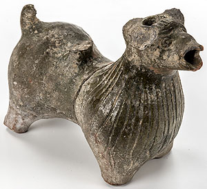 Aquamanile in Tiergestalt. Fundort unbekannt, 13. Jahrhundert. Steinzeug teilglasiert, beschädigt. Museum im Ritterhaus. Foto: K. Schlessmann