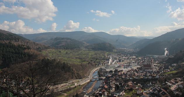 Unteres Murgtal nach Süden, von der Terrasse der Burg Eberstein aus gesehen. 2014