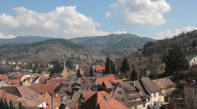 Gernsbach mit angrenzenden Schwarzwaldbergen