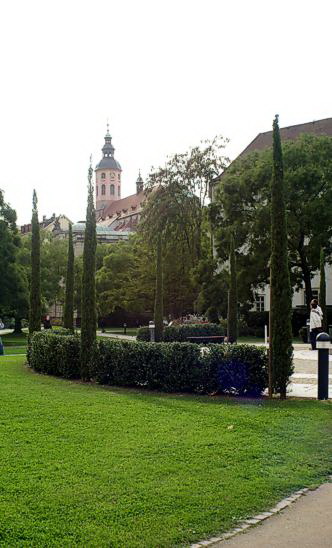 Anlagen mit Blick zur Stiftskirche