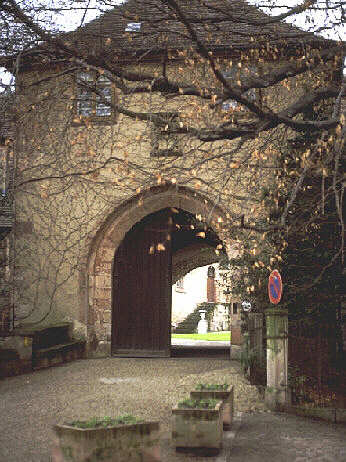 Neues Schloss Baden-Baden, Toreinfahrt