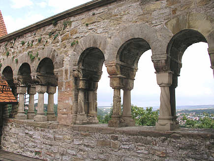 Wimpfen, Kaiserpfalz, romanische Palasarkaden