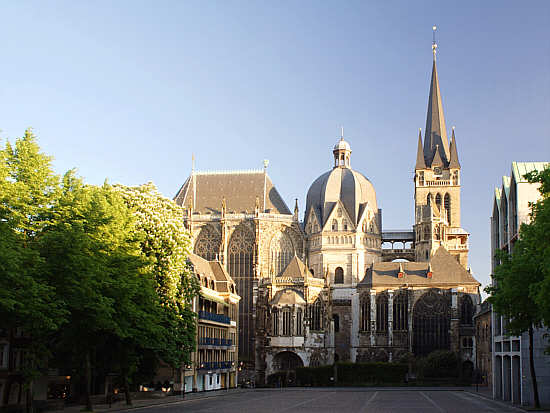 Pfalzkapelle Aachen,  Gesamtansicht von auen