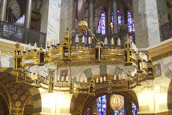 Pfalzkapelle Aachen,  Radleuchter