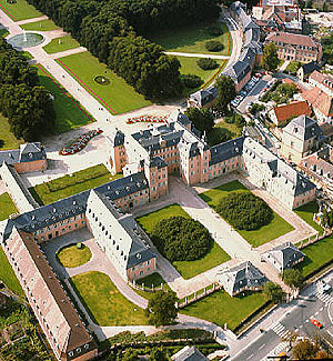 Schloss Schqwetzingen mit Ehrenhofflügeln, Luftbild
