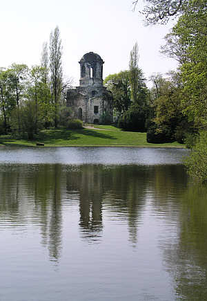 Merkurtempel mit Spiegelung