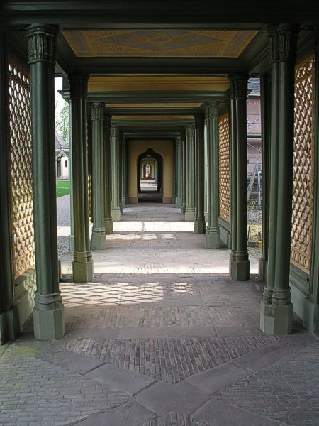 Schlossgarten Schwetzingen, Kreuzgang hinter der Moschee