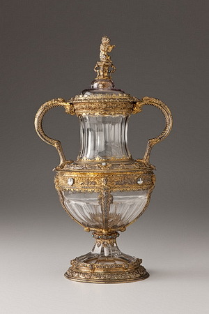 Doppelhenkelvase. Straßburg, um 1570/80. Landesmuseum Württemberg, Stuttgart. © H. Zwietasch; Landesmuseum Württemberg, Stuttgart