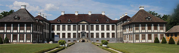 Schloss Oranienbaum, Frontansicht
