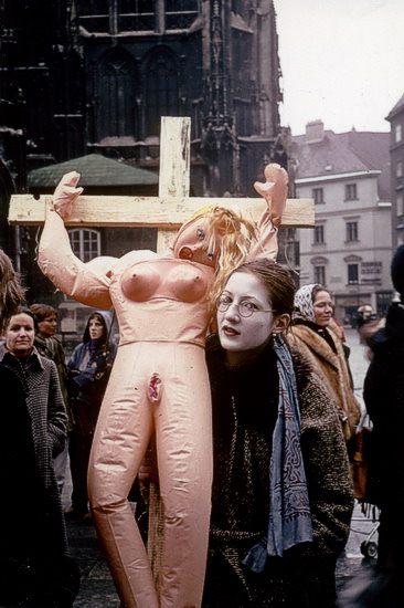 Aktion autonomer Frauen gegen die Sexualmoral der katholischen Kirche auf der Frauentagsdemonstration, 1980 | © Elisabeth Enigl