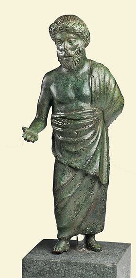 Mann im sorgfältig um den Körper drapierten Himation, Statuette aus Bronze, um 440 v. Chr.,