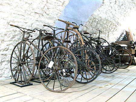 Holz-Fahrrder in der Sammlung des Mainfrnkischen Museums Wrzburg